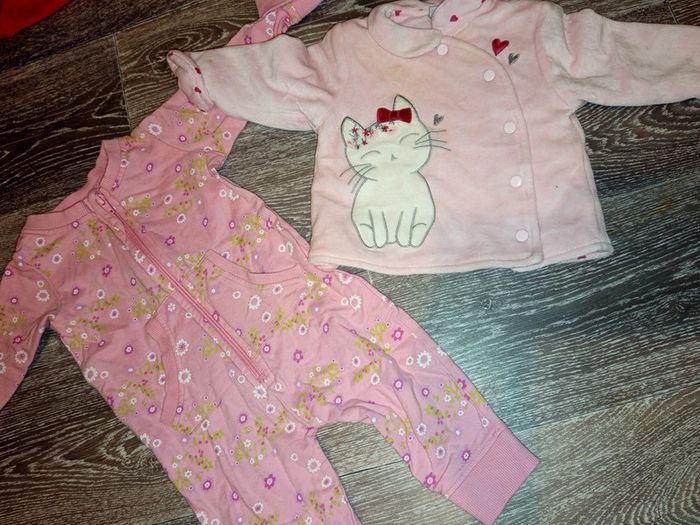 Pijama un pièce et un haut de pijama rose 6 mois