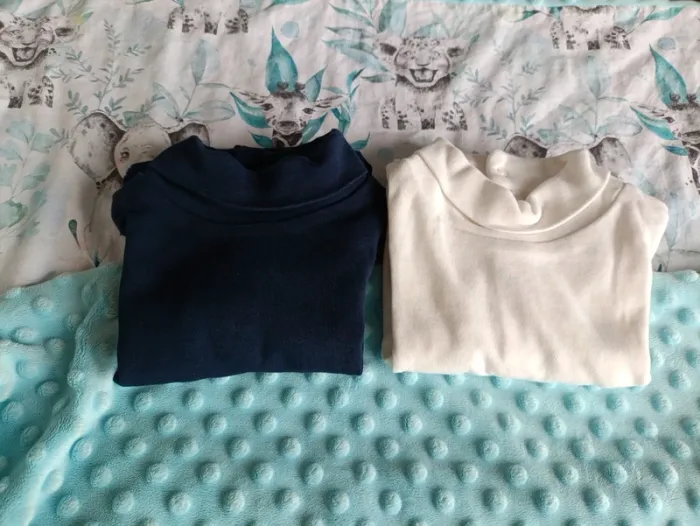 Lot 2 bodies manches longues col roulé 24 mois