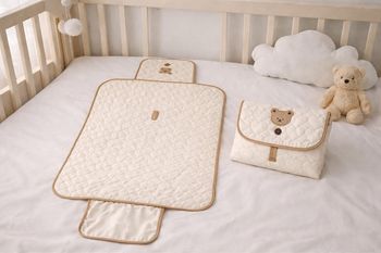 🧸 Matelas à langer nomade – Motif cœurs & petit ourson