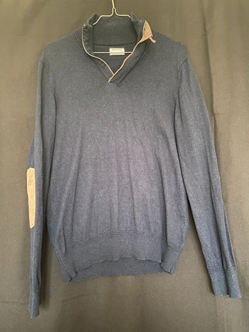 Pull avec déco sur les coudes et au cou