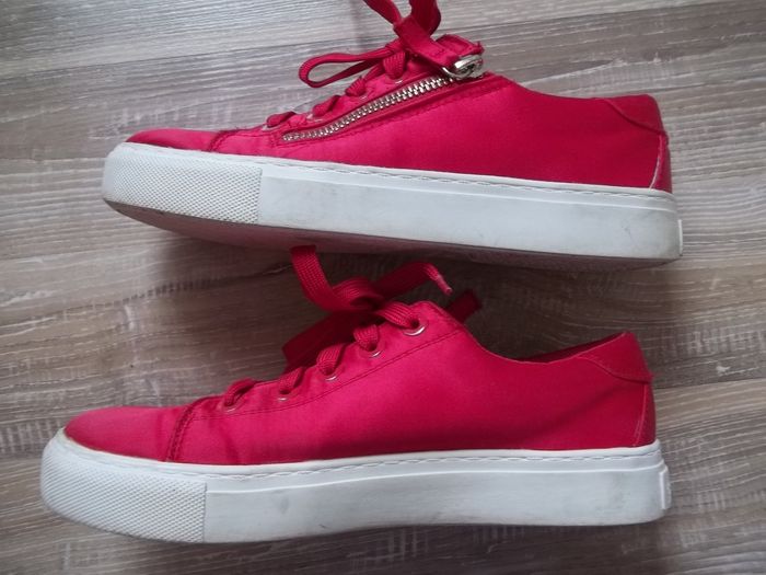 Sneakers rouge satiné Stradivarius 36 - photo numéro 4