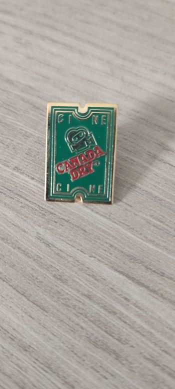 Pin's Canada Dry