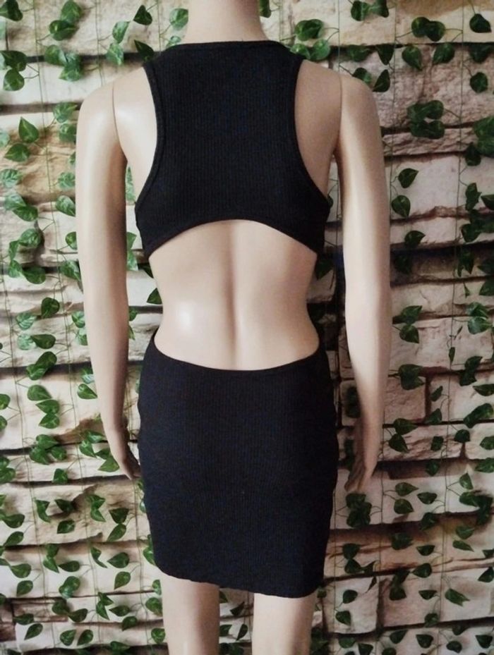 🌸Robe noire ouverte Bershka Taille 34🌸 - photo numéro 3