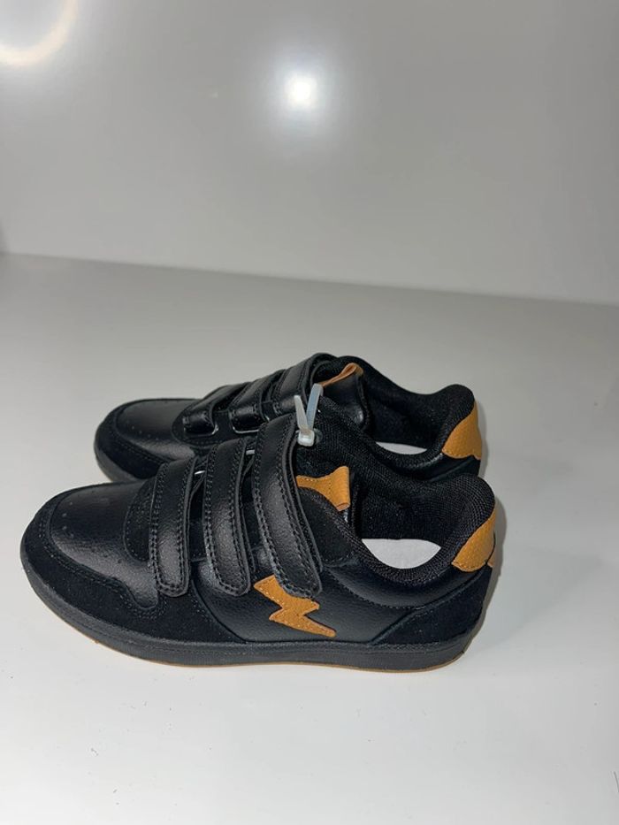 Chaussures scratchées - photo numéro 2