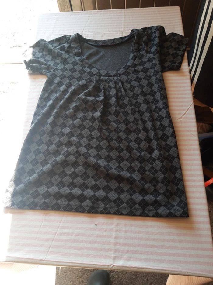 Joli petit haut taille 40