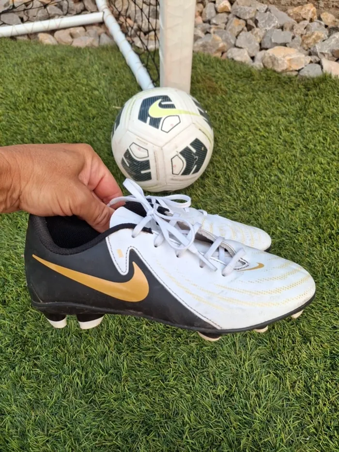 Crampon de foot nike taille 36 - photo numéro 5