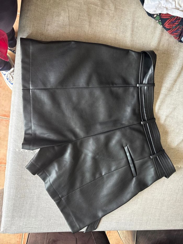 Short simili cuir t44 nafnaf - photo numéro 3