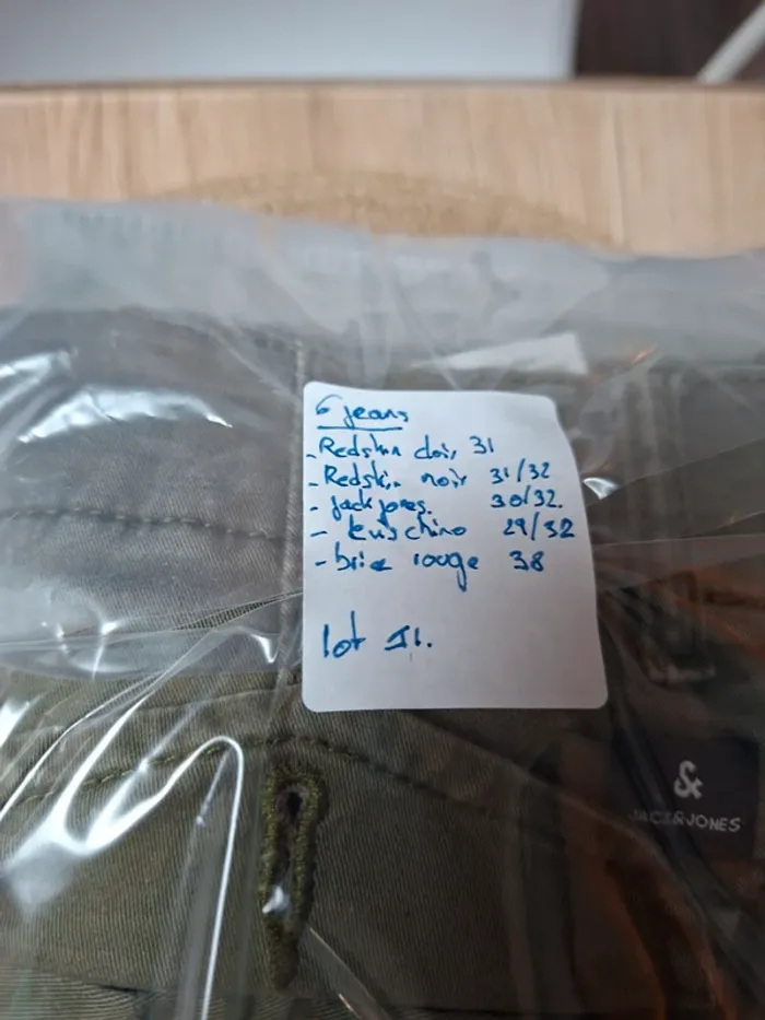 Lot 26 vêtements homme S/M – Marques variées (Lacoste, Nike, Adidas, Levi’s) - photo numéro 9