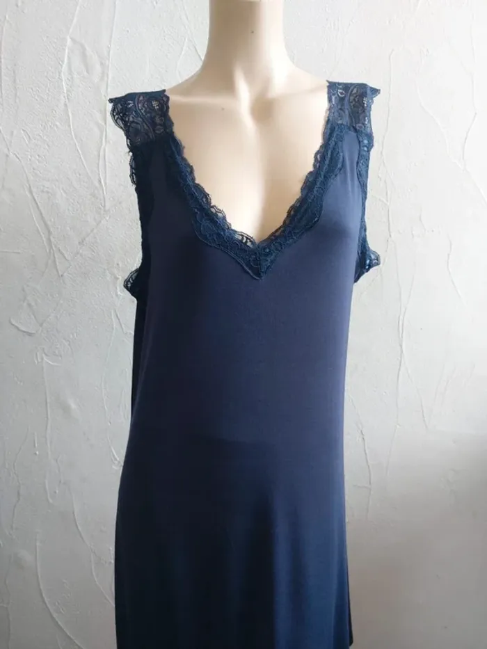 Charmante nuisette bleu marine avec dentelle Taille M - photo numéro 2