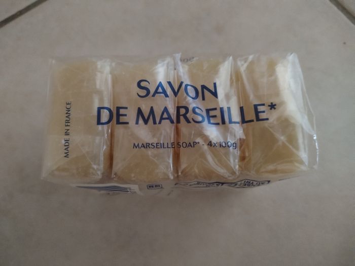 Lot de deux paquets de 8 savons de Marseille  8x100gr neufs - photo numéro 2