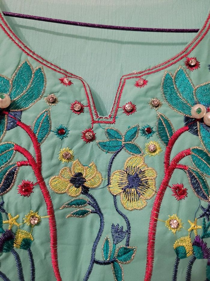 T shirt léger vert clair a strass - photo numéro 7