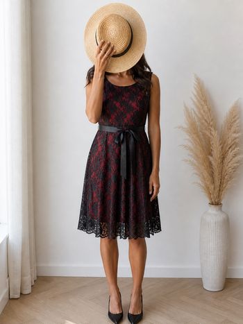 Robe dentelle noire avec dessous rouge S