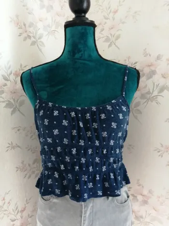 Top bleu marine court smoke à motifs bandana avec volants / jennyfer / (L)