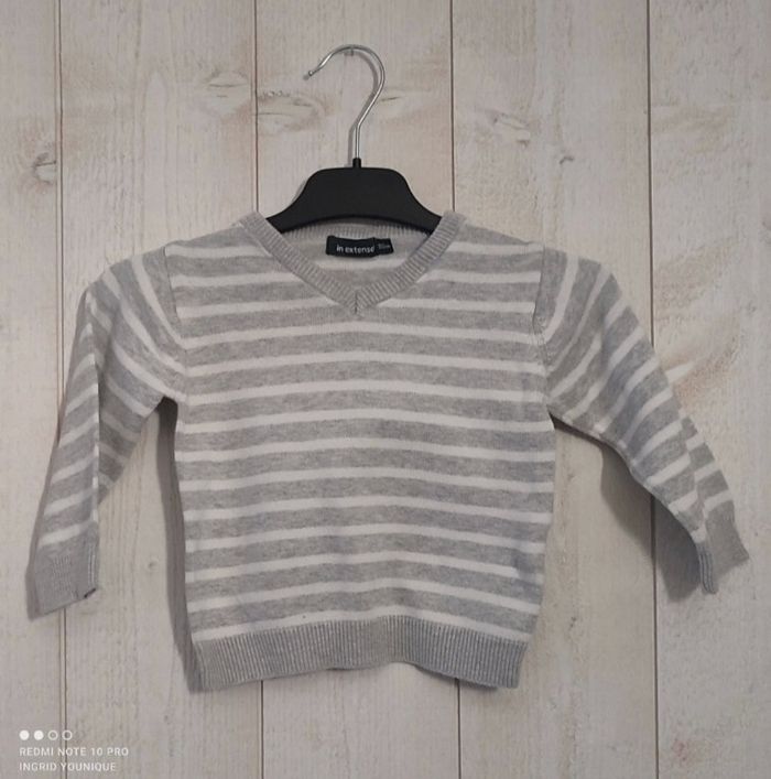 Pull rayé gris et blanc in extenso taille 12 mois