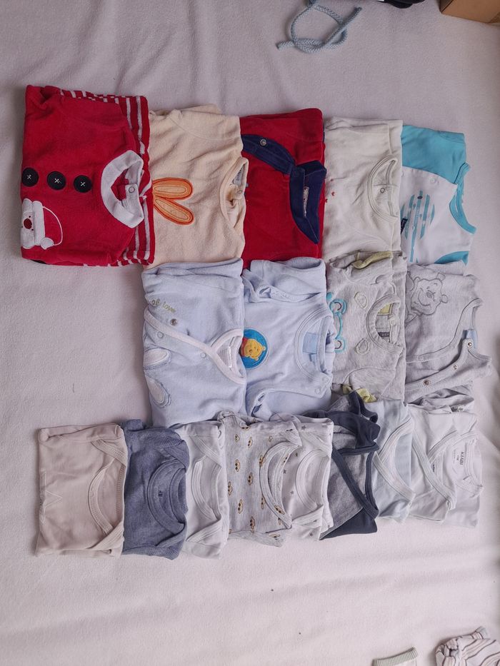 Lot pyjamas bodys 1 mois