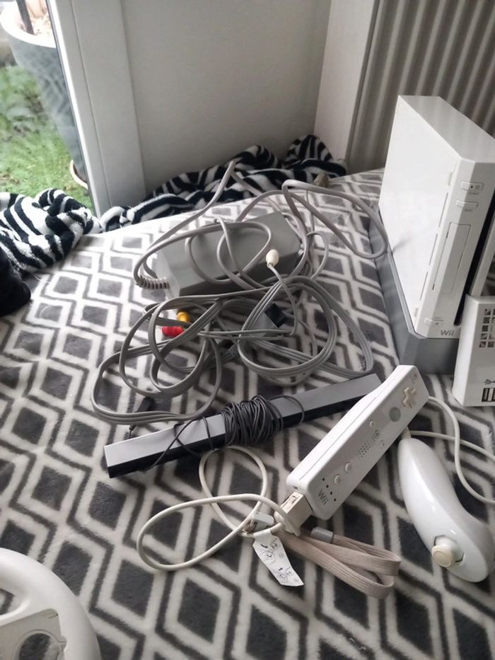 Wii blanche retroconpatible avec 3 jeux et câblage et volant - photo numéro 3