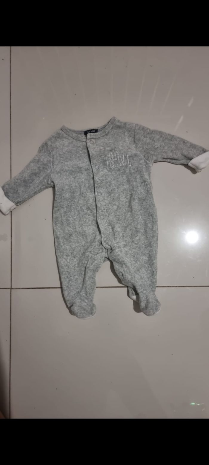 Pyjama kiabi taille 1 mois