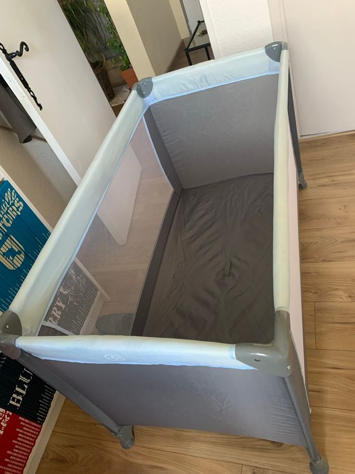 Lit parapluie + 2 matelas neufs. - photo numéro 5