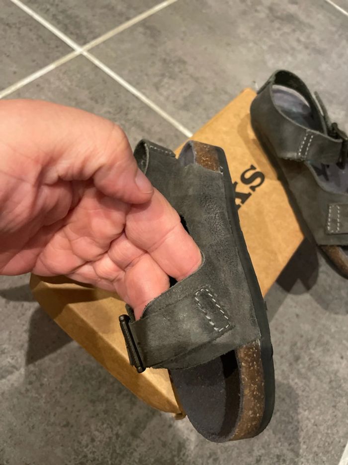 Sandales ikks taille 26 - photo numéro 3