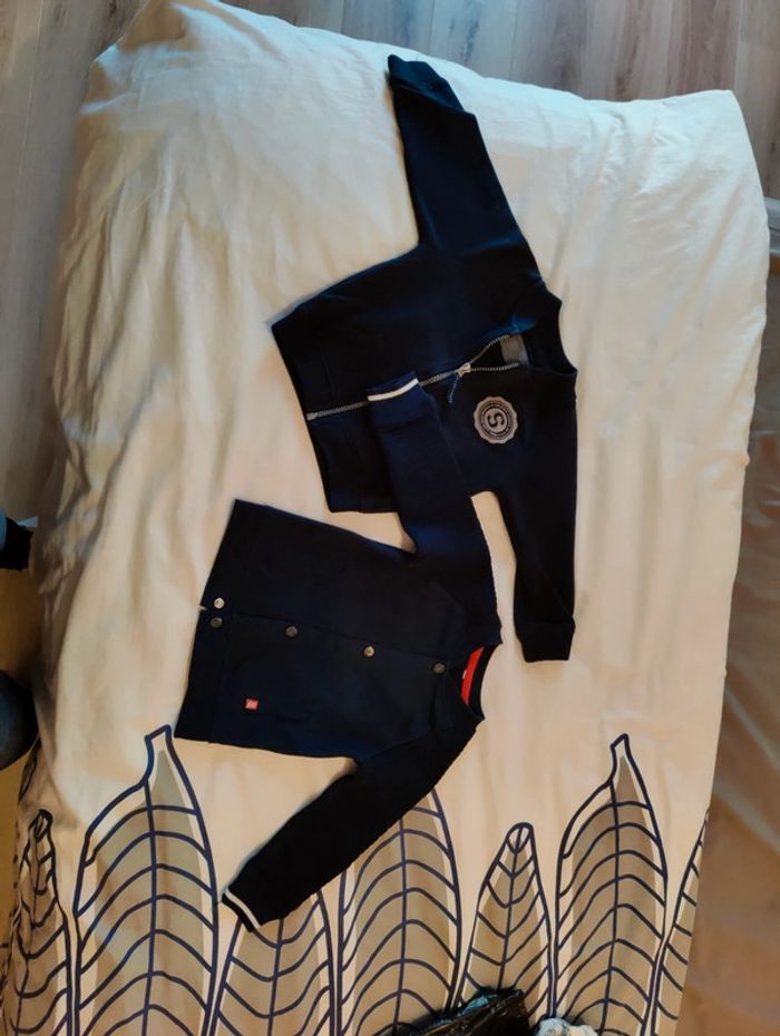 2 gilets bleu marine