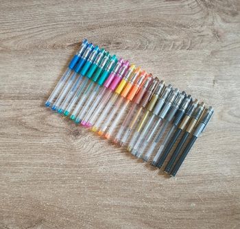 ⭐ Lot de 21 crayons #emyfleury_scolaire