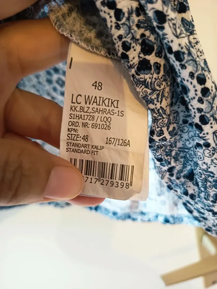Blouse légère manches courtes LC Waikiki en 48 - photo numéro 2