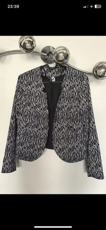 Veste courte noir et blanc