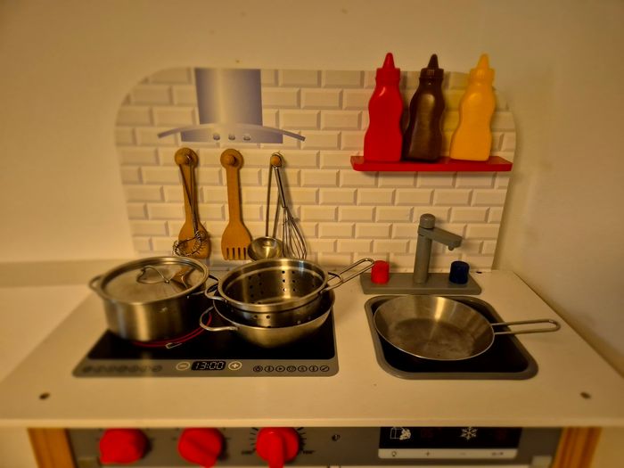 Cuisine enfants et ses accessoire et ustensiles - photo numéro 4