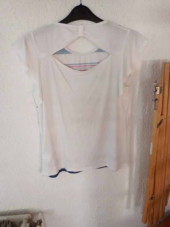 T-shirt rayé/ouverture dans le dos - photo numéro 2