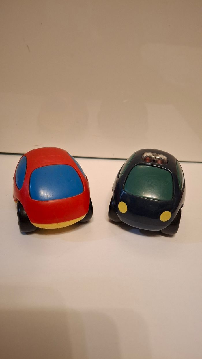2 petites voitures Vroom Car Smoby