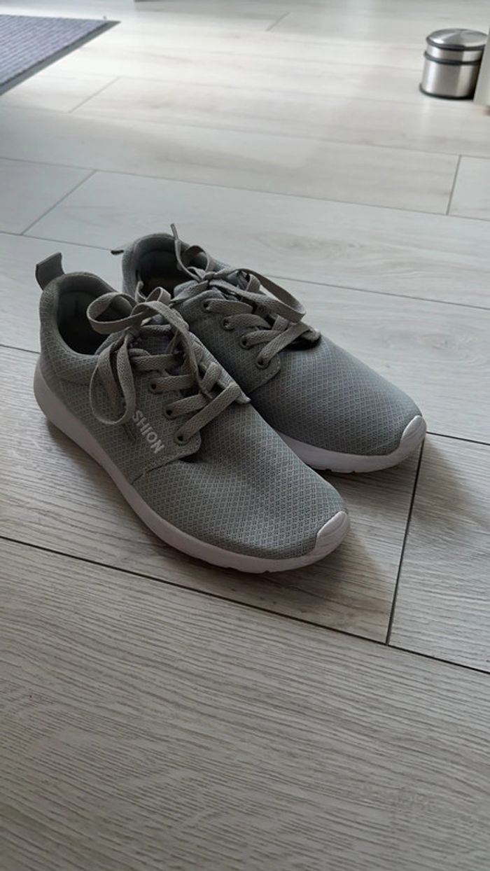 Baskets grise taille 39