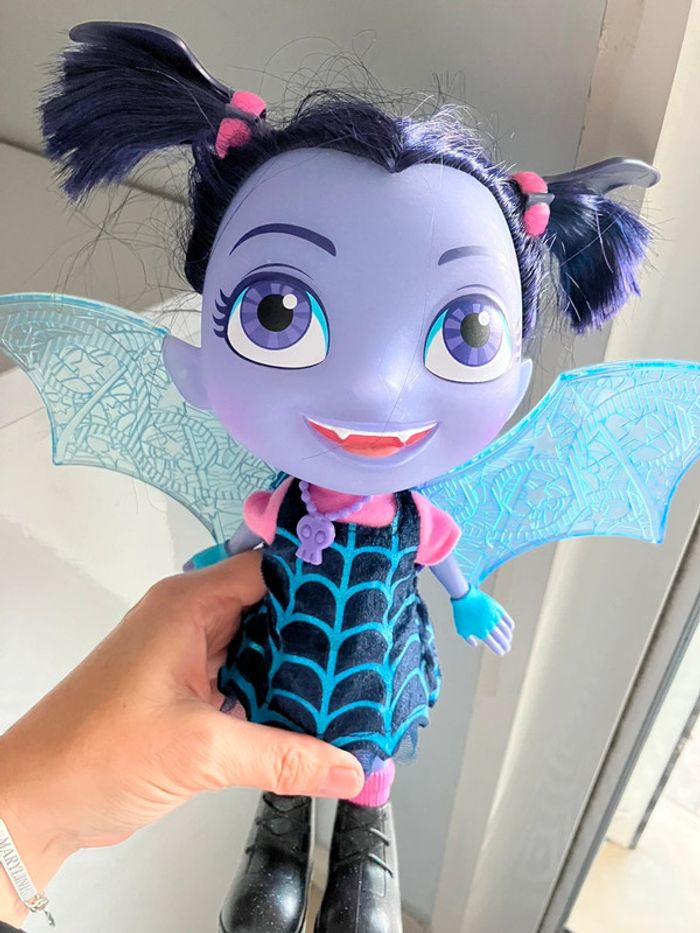 Poupée vampirina Disney 26 cm’ - photo numéro 6