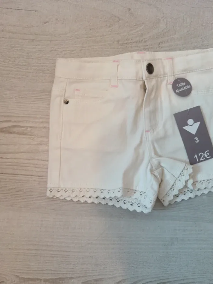 Short court fille 3 ans Neuf - photo numéro 4
