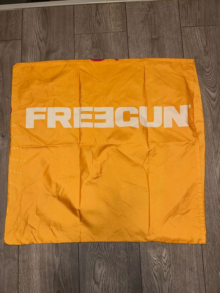 Taie d’oreiller carrée freegun