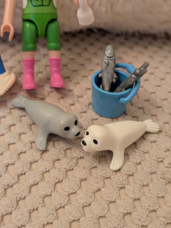Playmobil Zoo 9418 - Soigneuse avec bébés phoques - photo numéro 2