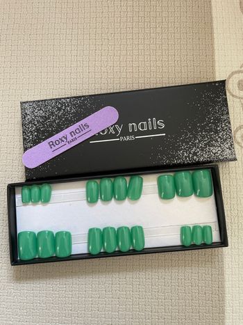 Roxy nails
