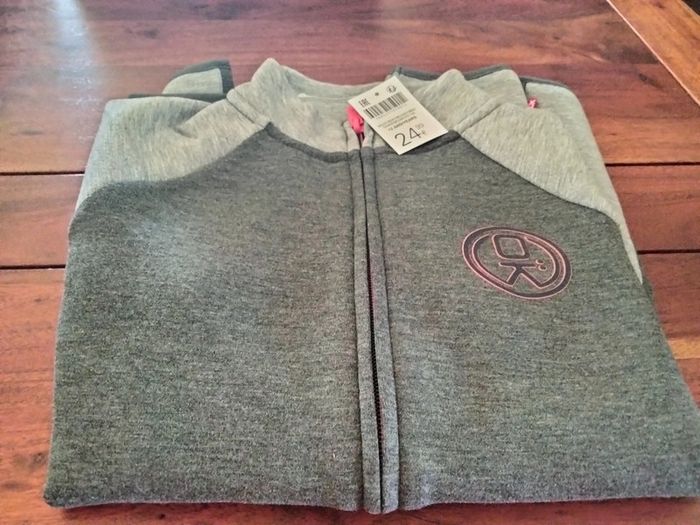 Gilet zippé neuf en 12 ans Okaïdi