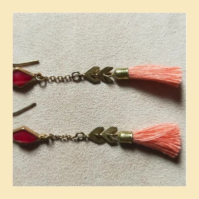 Boucles d’oreilles vintage pompons corail et perles géométriques - photo numéro 3