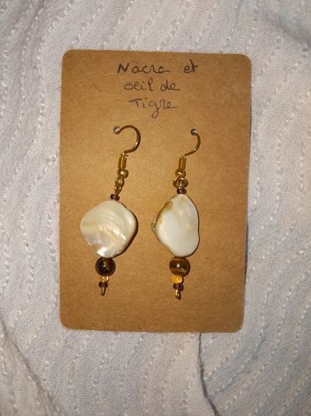Boucle d'oreille nacre et œil de tigre
