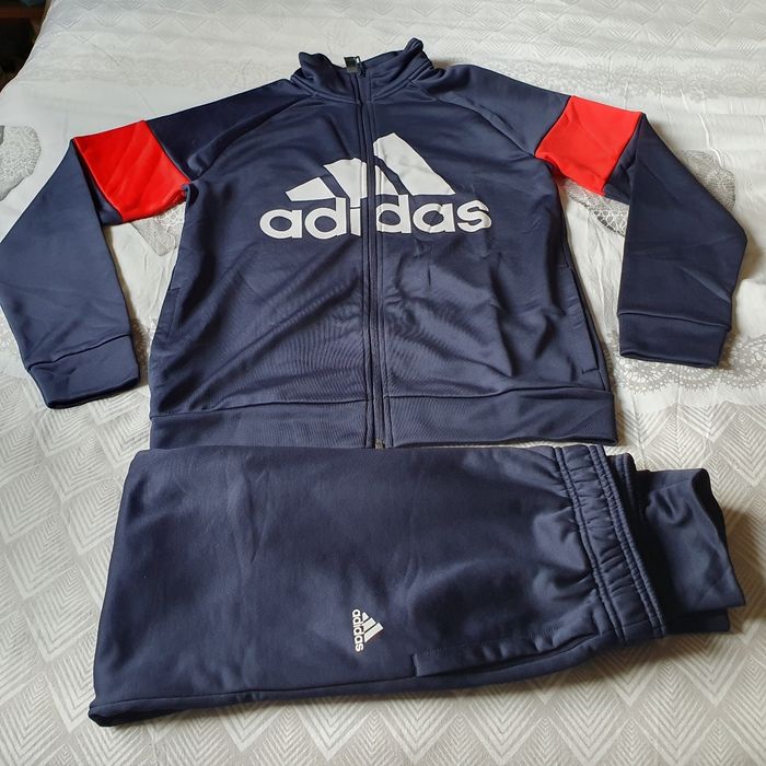 Ensemble survêtement adidas de taille 13/14ans