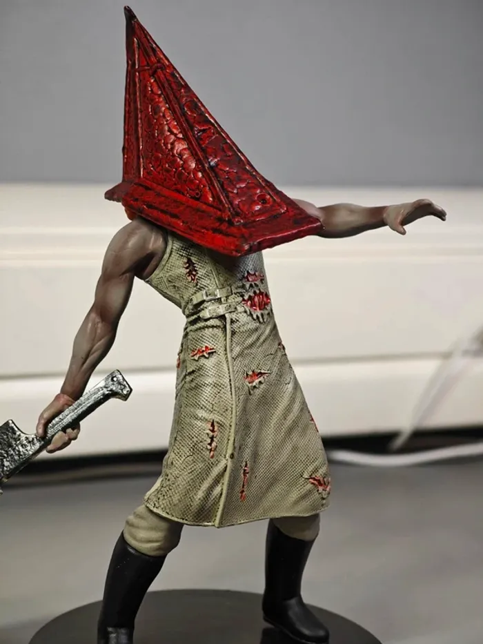 Figurine Silent Hill Pyramid head 18cm Neuve en boîte - photo numéro 4