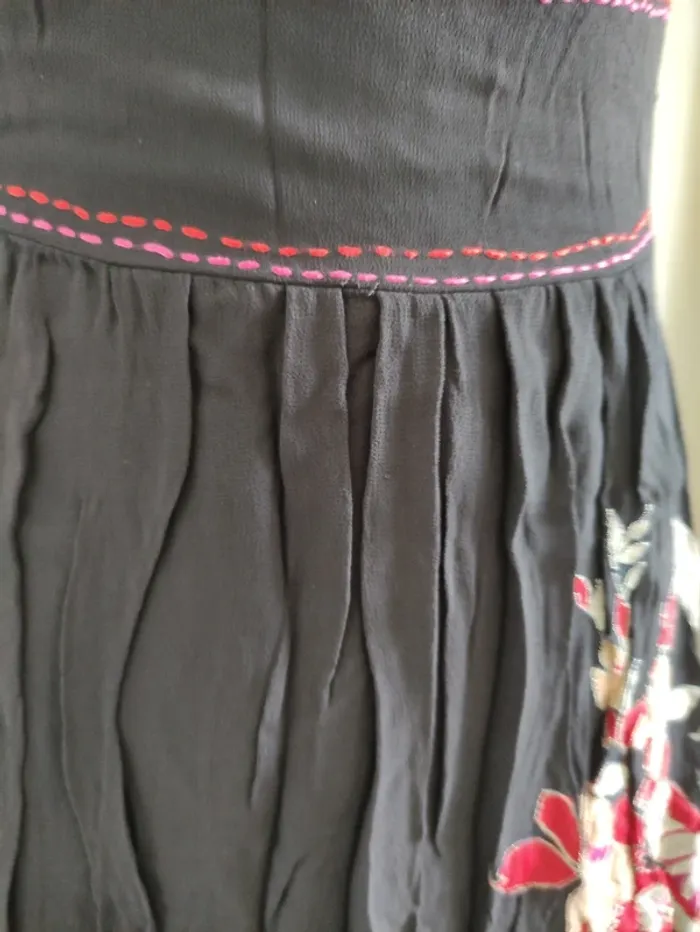 Robe noire et rouge derby - photo numéro 8