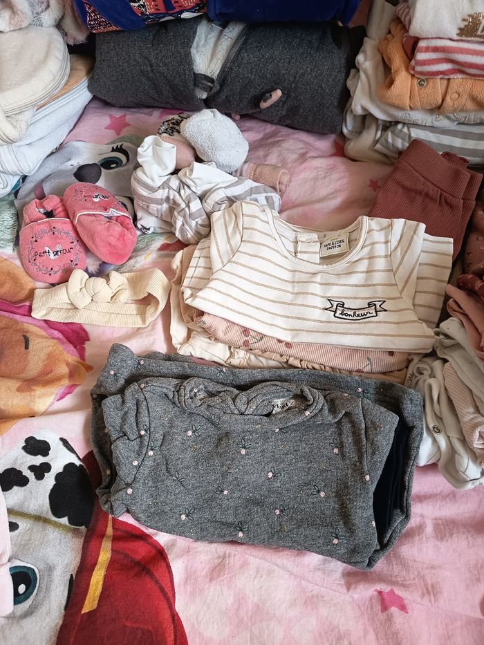 Lot fille vêtements, bodys,  pyjamas 3 mois - photo numéro 5
