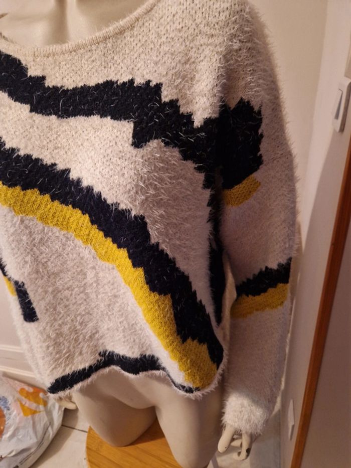 Pull asymétrique. 💛 - photo numéro 4