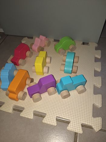 Lot de 9 petites voitures en bois