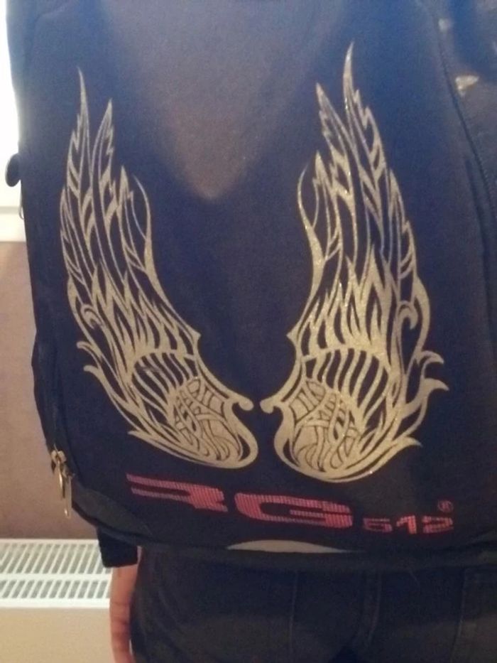 Cartable noir avec des ailes d'ange - photo numéro 6