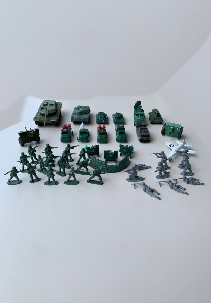 Lot de soldats et véhicules militaires vintage – figurines + chars + avion