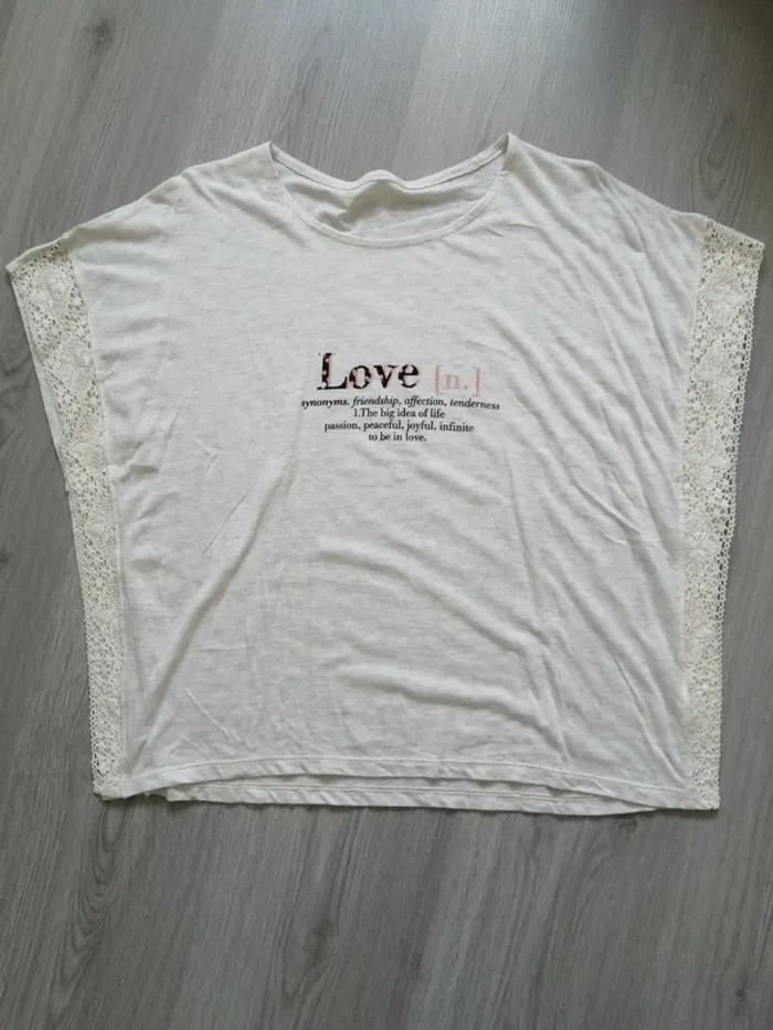 Tee-shirt beige à message, manches chauve souris en dentelle / gémo / (16ans)