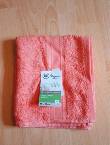 Serviette de toilette neuve