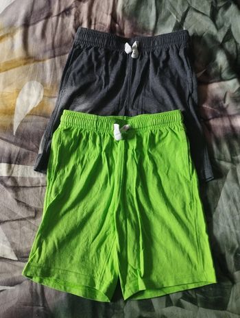 Lot 2 Shorts Kiabi taille 8 ans